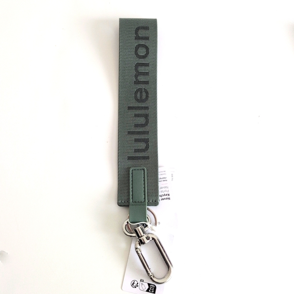 Lululemon athletica Never Lost Keychain Grey Eucalyptus/Legacy Green NWT